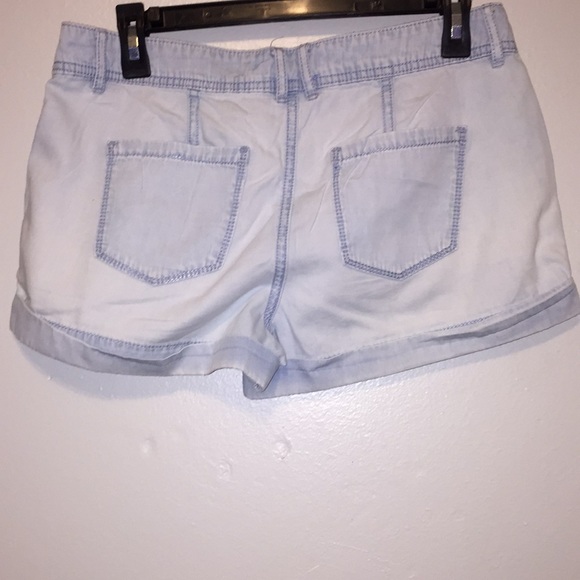 Shorts - Picture 2 of 3
